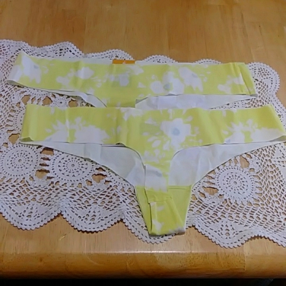 Auden Invisible Edge Thongs bundle, Two NWT size M (8/10)